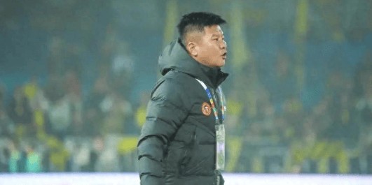 易胜博体育官方入口-0-1！李金羽太难了！铁人3连败+4轮不胜，新鹏城赢球紧咬申花泰山
