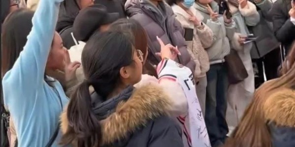 易胜博体育app下载-人气真高！胡明轩26+4+4新赛季最佳一战 连中三分引现场粉丝狂欢